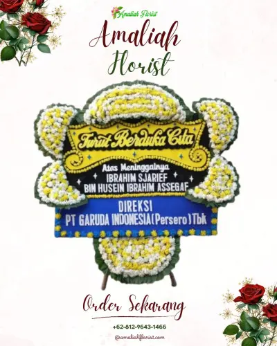 Papan Bunga Duka di Sinar Bulan